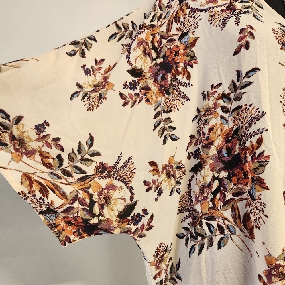 Andree by Unit flowy floral blouse size ML - Picture 3 of 10